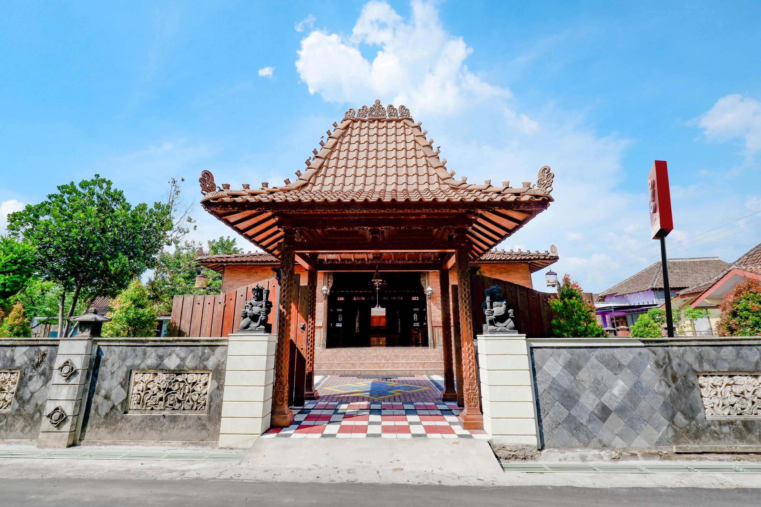 Oyo 2327 Pagsis Village Klaten Exterior photo