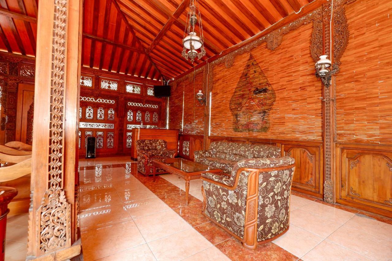Oyo 2327 Pagsis Village Klaten Exterior photo